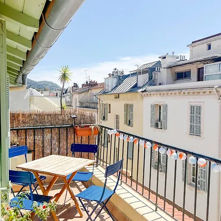 Bright Floor 2br With Large Terrace In Centre