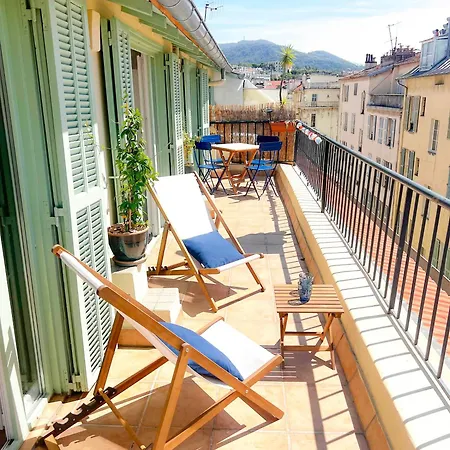 Bright Floor 2br With Large Terrace In Centre