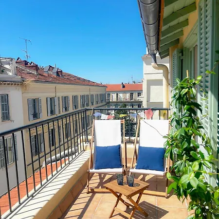 דירה Bright Floor 2br With Large Terrace In Centre *