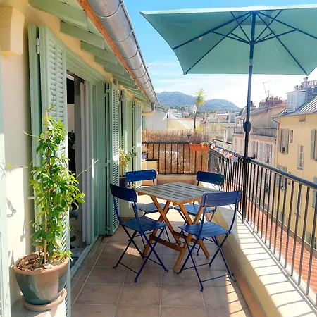 Διαμέρισμα Bright Floor 2br With Large Terrace In Centre *