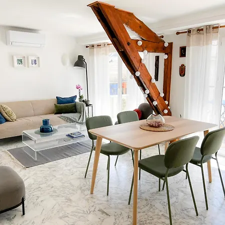 Bright Floor 2br With Large Terrace In Centre Διαμέρισμα