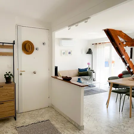Bright Floor 2br With Large Terrace In Centre *