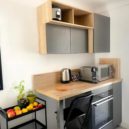Bright Floor 2br With Large Terrace In Centre דירה *