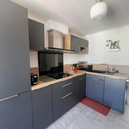 Bright Floor 2br With Large Terrace In Centre * Νίκαια