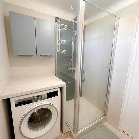 דירה Bright Floor 2br With Large Terrace In Centre *