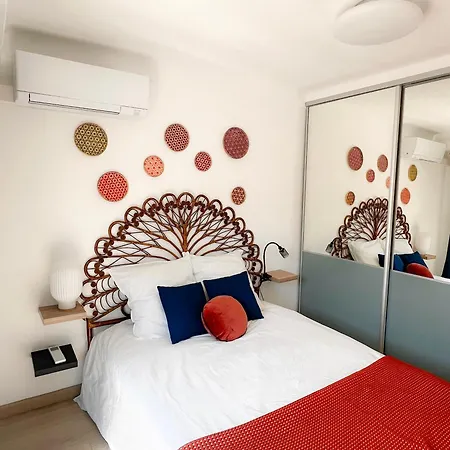 Bright Floor 2br With Large Terrace In Centre *