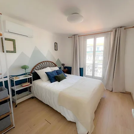 Bright Floor 2br With Large Terrace In Centre Διαμέρισμα *